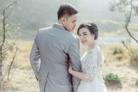 Foto Prewedding Outdoor di alam terbuka, dataran tinggi gunung bromo dengan mengusung konsep modern"