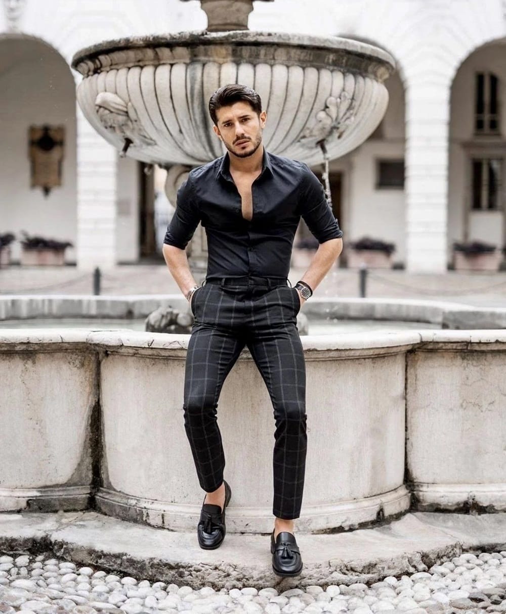 outfit kondangan pria kemeja hitam