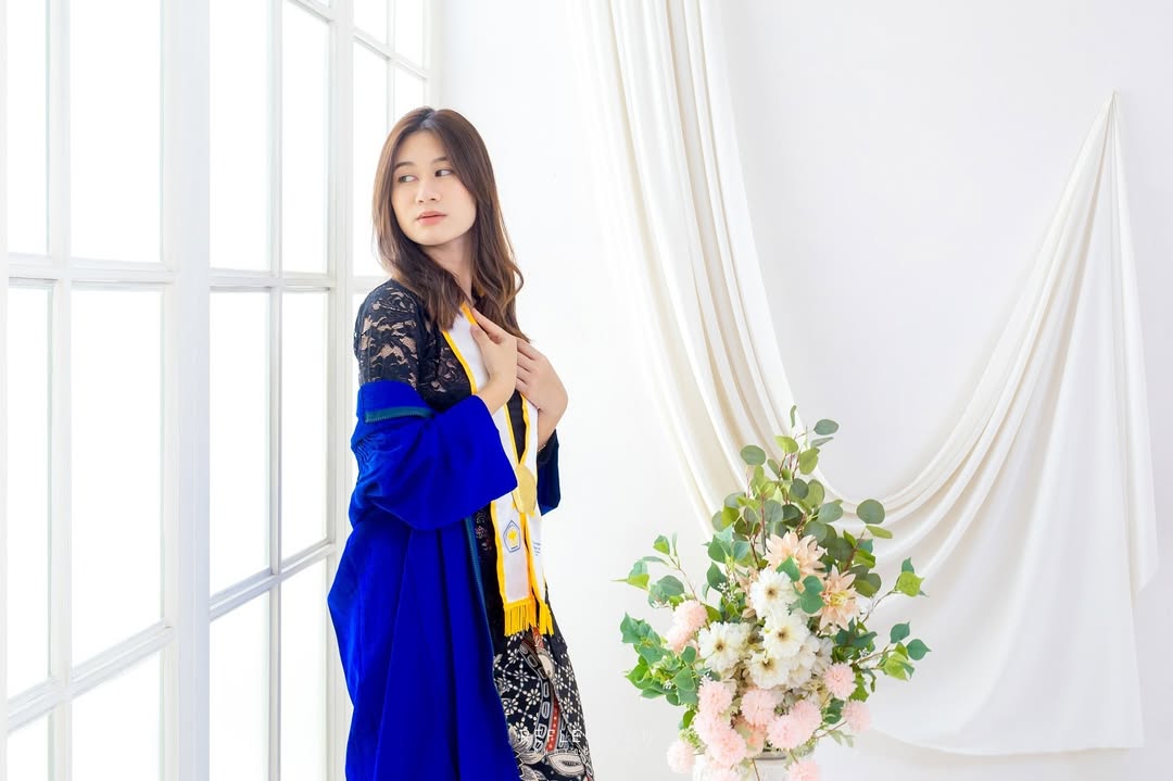 Studio foto wisuda dengan layanan editing