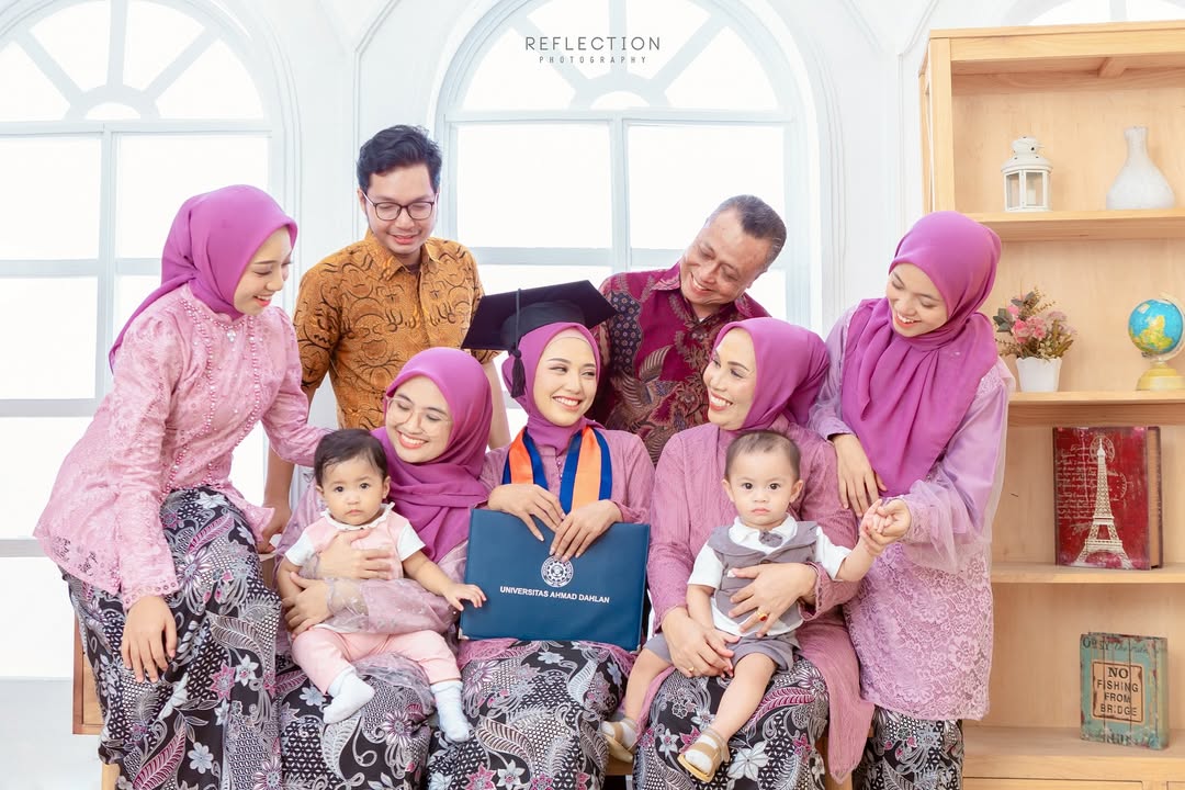 Foto wisuda di studio