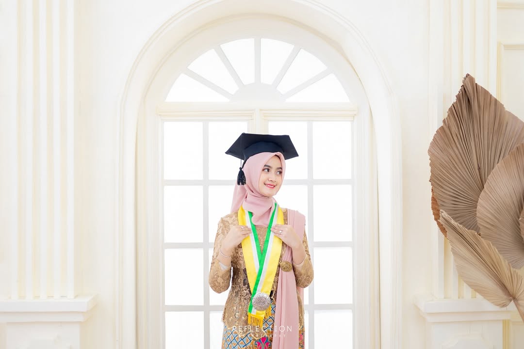 Foto wisuda di studio