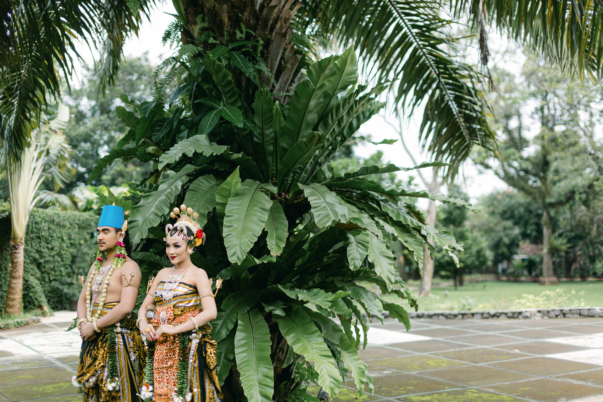 Gaya Foto Pengantin Romantis