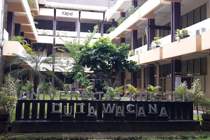 Studio Foto Dekat Universitas Kristen Duta Wacana