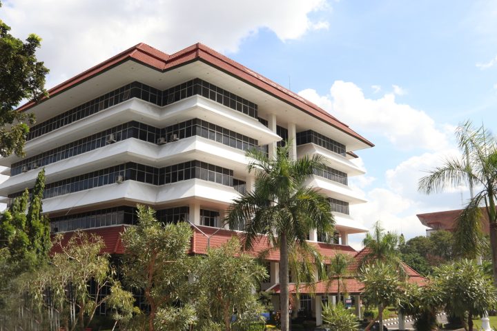 studio foto wisuda dekat UPN