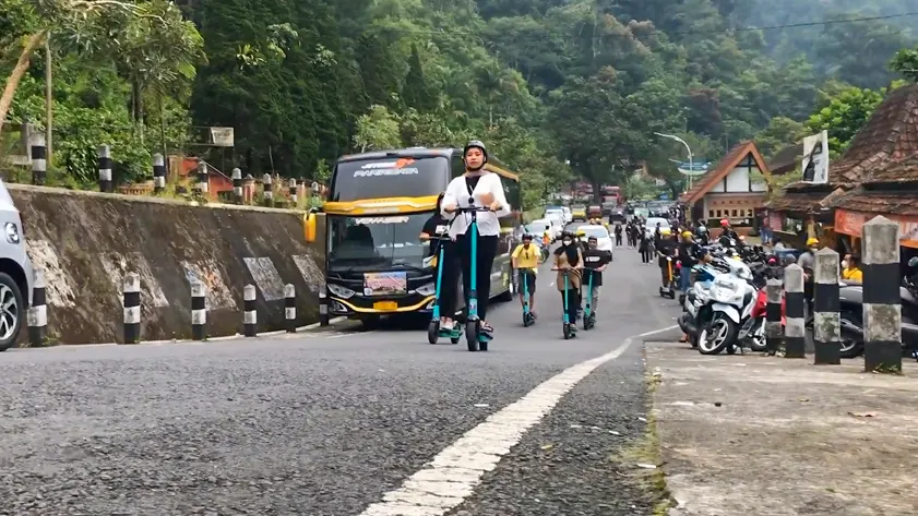Keliling Pakai Skuter Kaliurang