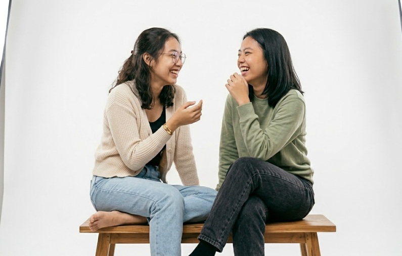 Gaya Foto Studio Bareng Bestie Ber 2