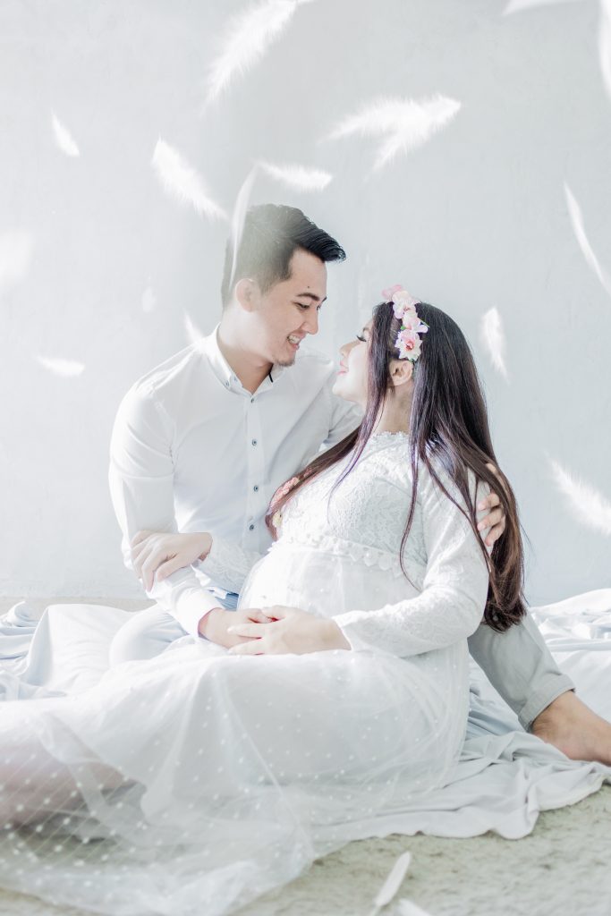 foto studio ibu hamil dan suami