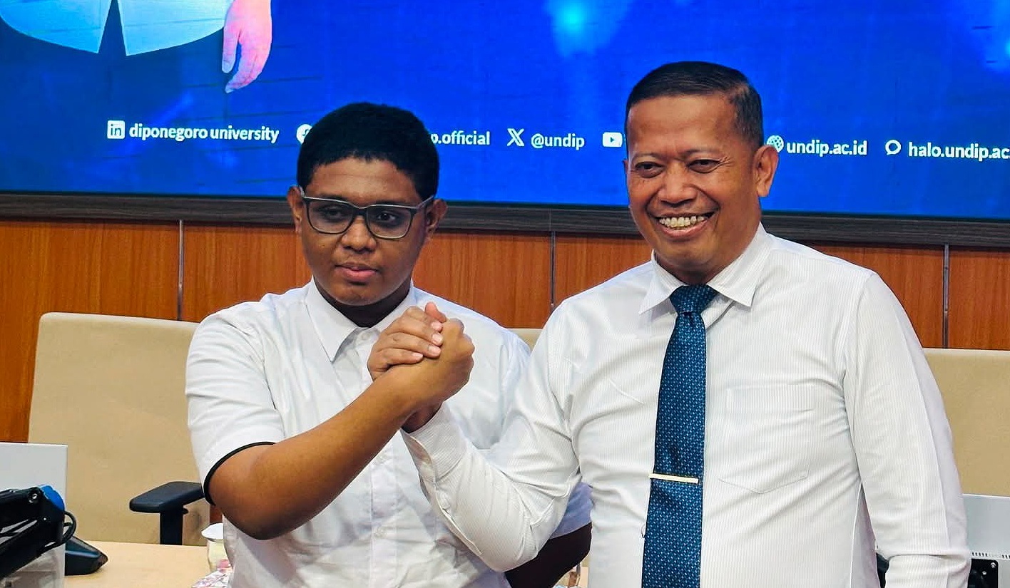 Adriano UNDIP